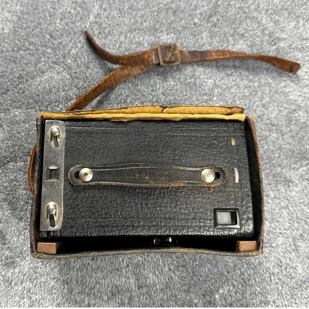 Vintage‎ Kodak No 2 Brownie Box Camera Black with Leather Carrying Case Antique